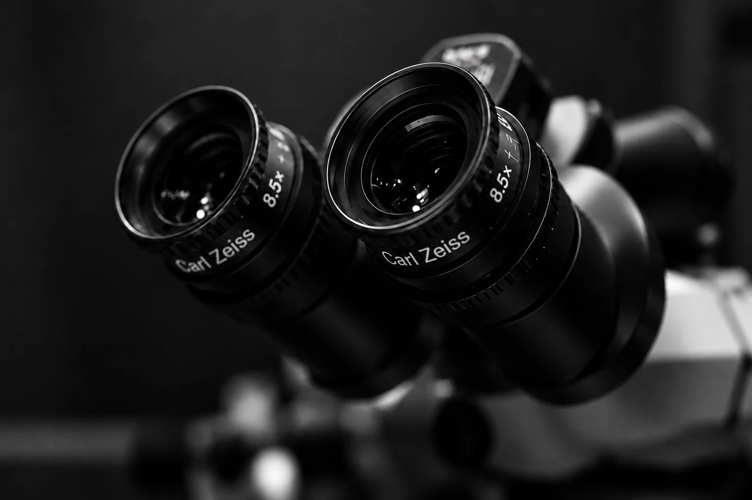 Операційний мікроскоп Carl Zeiss у клініці Microclinic